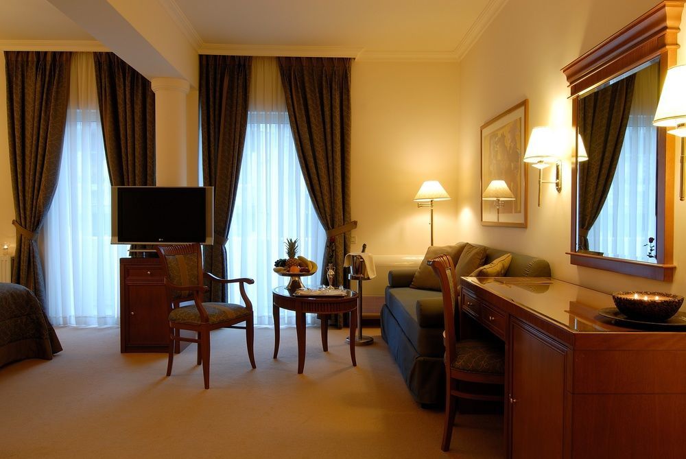 Athens Atrium Hotel & Jacuzzi Suites Dış mekan fotoğraf