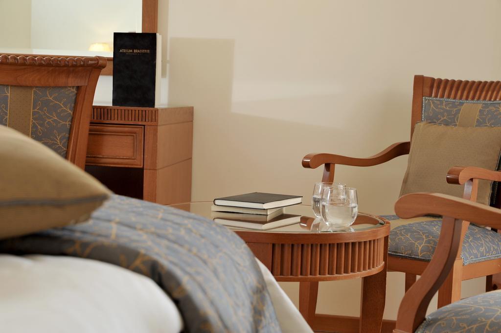 Athens Atrium Hotel & Jacuzzi Suites Dış mekan fotoğraf