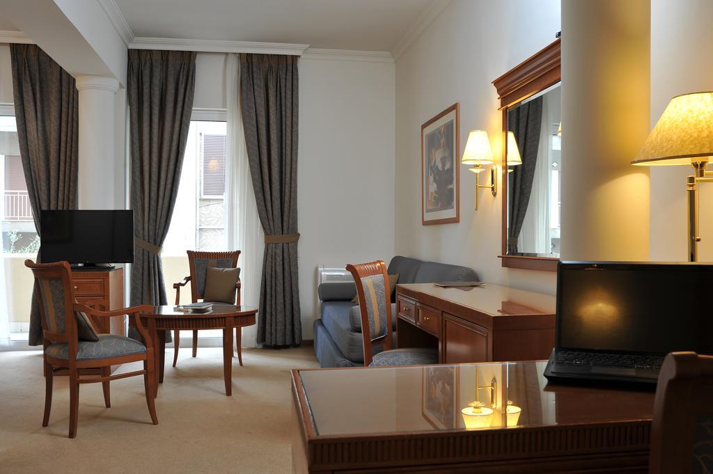 Athens Atrium Hotel & Jacuzzi Suites Dış mekan fotoğraf