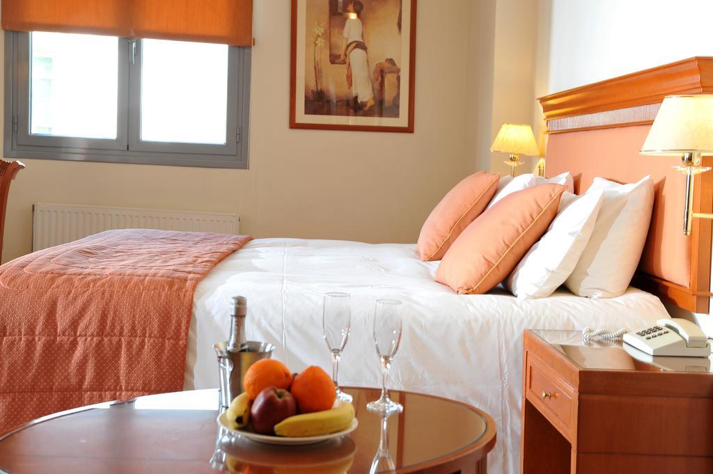 Athens Atrium Hotel & Jacuzzi Suites Oda fotoğraf