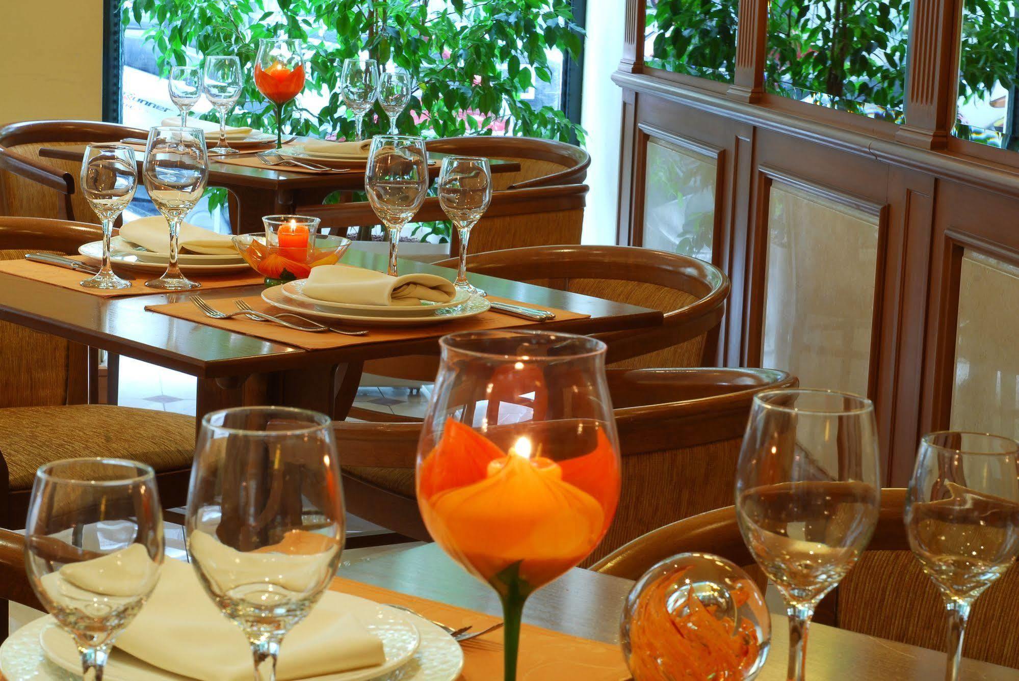 Athens Atrium Hotel & Jacuzzi Suites Dış mekan fotoğraf