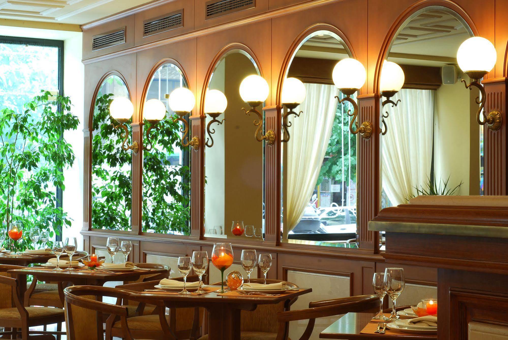 Athens Atrium Hotel & Jacuzzi Suites Dış mekan fotoğraf