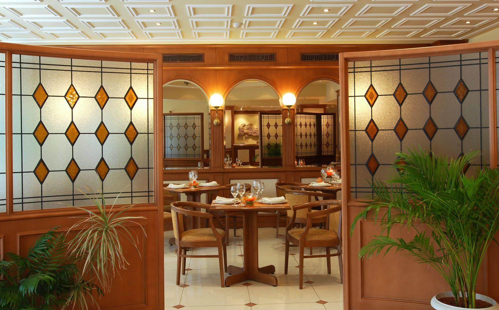 Athens Atrium Hotel & Jacuzzi Suites Dış mekan fotoğraf