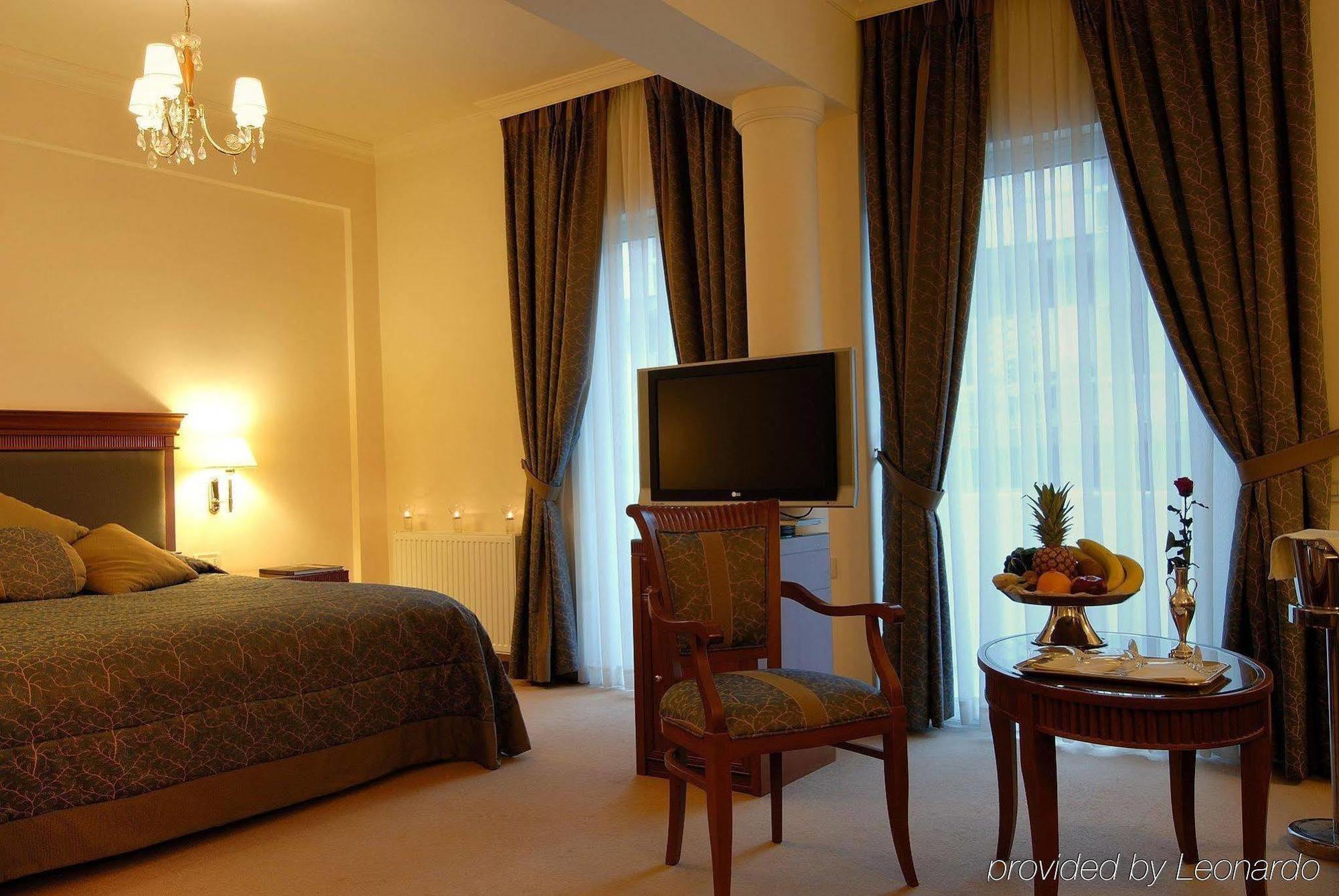 Athens Atrium Hotel & Jacuzzi Suites Oda fotoğraf