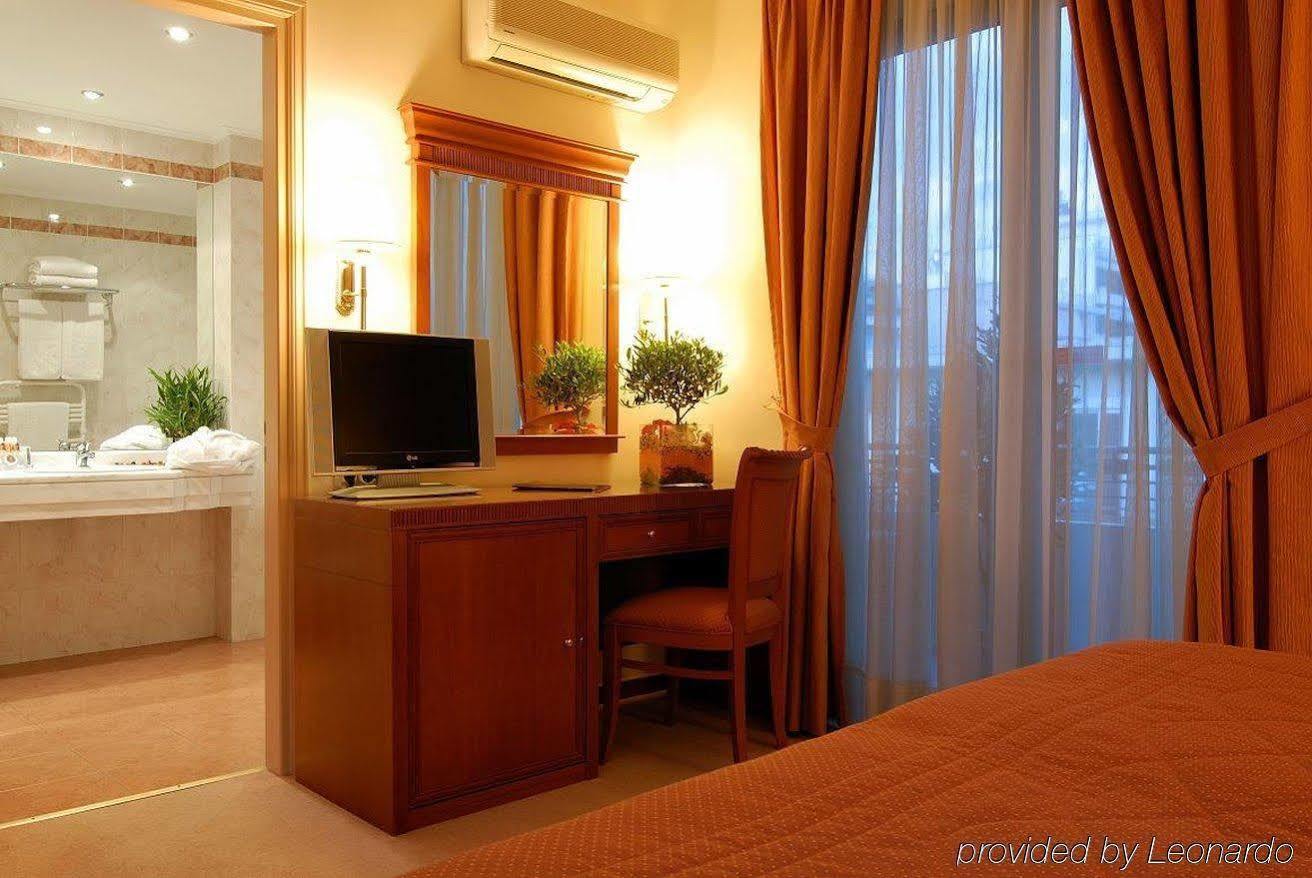 Athens Atrium Hotel & Jacuzzi Suites Oda fotoğraf