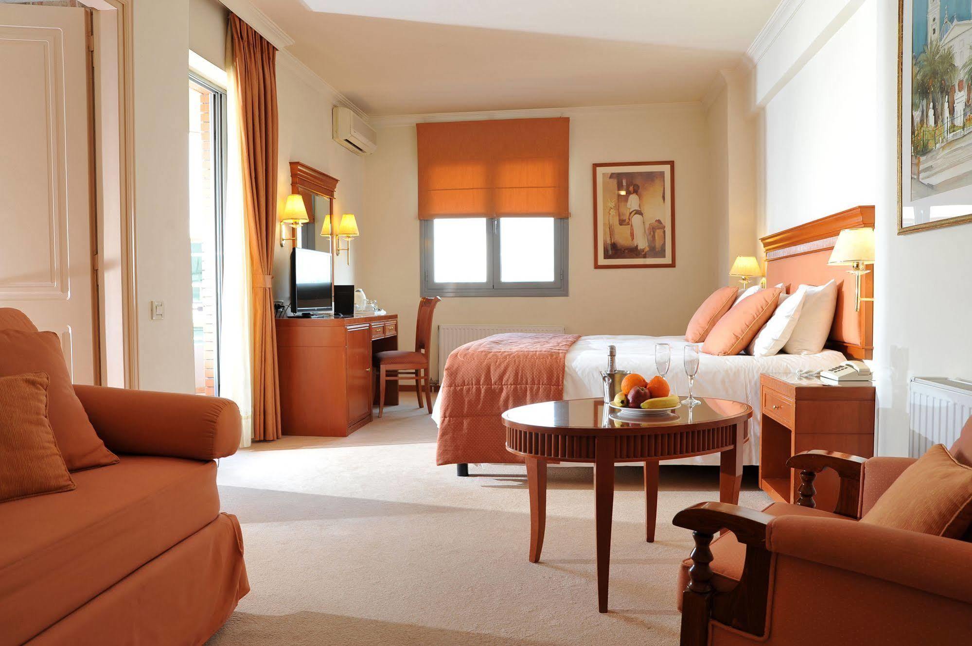 Athens Atrium Hotel & Jacuzzi Suites Dış mekan fotoğraf