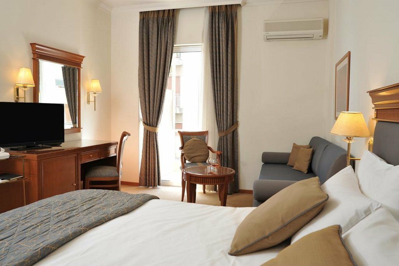 Athens Atrium Hotel & Jacuzzi Suites Dış mekan fotoğraf